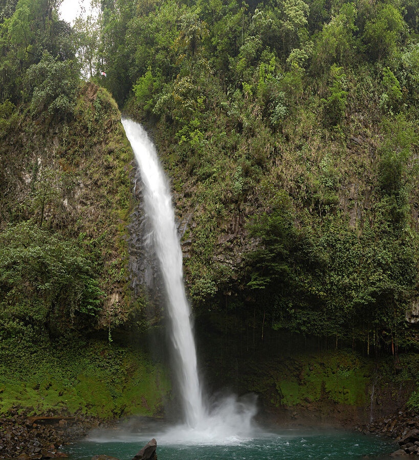 La Fortuna Waterfall with plunge pool at the base