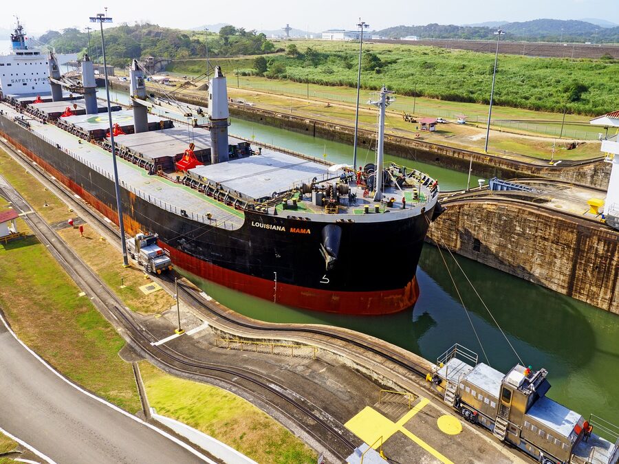 Bulk carrier ship Louisiana Mama in the Panama Canal locks