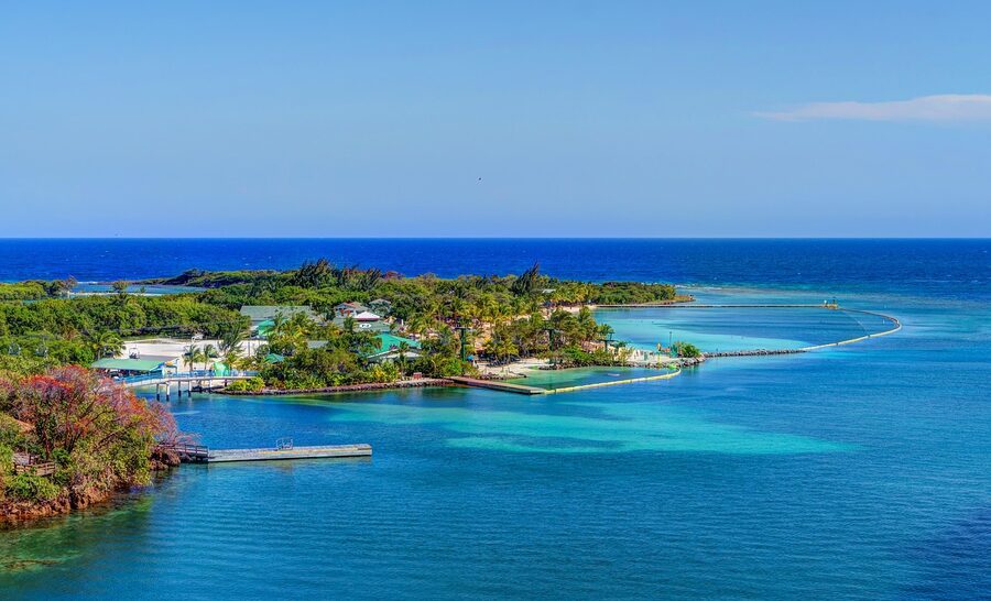 Aerial view of Roatán reef and resort with turquoise lagoon