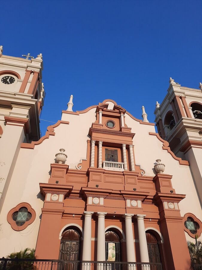 Detail of the colonial-style facade of the Catedral San Pedro Apostol, San Pedro Sula