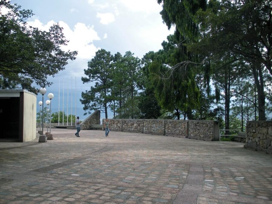 Stone-paved viewpoint area inside El Picacho park near Tegucigalpa